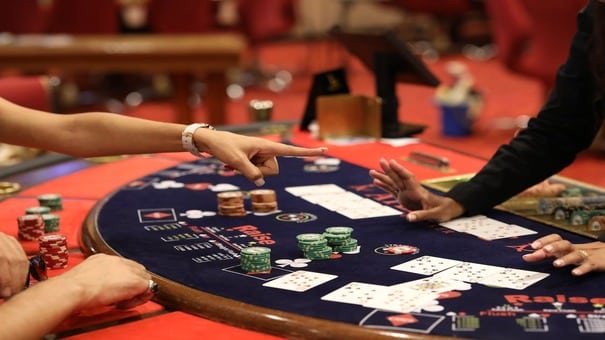 Các vị trí trong Poker luôn được nhiều anh em chú ý khi vào game để tăng tỷ lệ thắng cao hơn. Khi tham gia game bet thủ sẽ vận dụng sự khôn ngoan của mình để chọn được chỗ ngồi tốt, vận dụng, chiếm lợi thế khi vào chơi chuẩn nhất. Theo nhiều cao thủ chia sẻ, việc bạn nắm rõ cách thức vào chơi và tìm được chỗ ngồi đẹp nhất sẽ dễ dàng chiếm được ưu thế hơn hẳn. Hãy đến W88 thông tin sản phẩm để biết thêm chi tiết nhé .