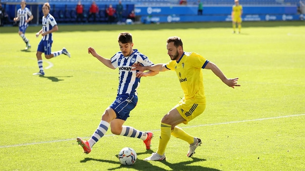 Nhận định bóng đá trận Alaves vs Cadiz diễn ra vào 03h00 ngày 20/1 trong khuôn khổ vòng 21 của La Liga 2023/24 phân tích thông tin lực lượng, đội hình dự kiến, soi kèo nhà cái, dự đoán tỉ số. Hãy đến W88 soi kèo bóng đá để biết thêm thông tin nhé .