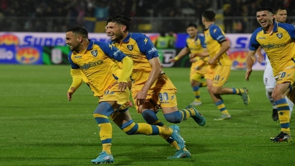 Nhận định bóng đá Frosinone vs Pisa 23h00 ngày 12/8 (Cúp QG Italia 2024/25). Hãy đến W88 soi kèo bóng đá .